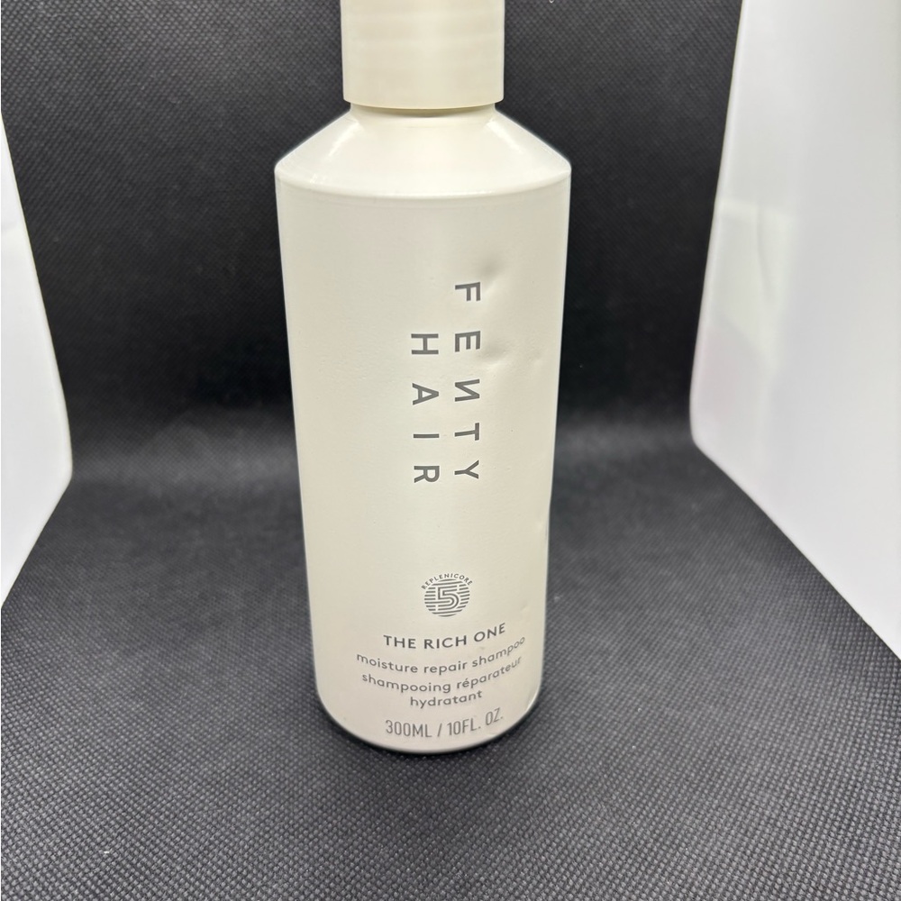 Fenty Beauty Hair The Rich One Moisture Repair Shampoo - Cream